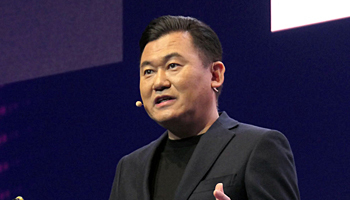 MWC 2019で楽天・三木谷社長、完全仮想化基地局は「携帯業界のアポロ計画」