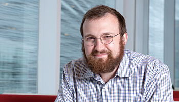 インプット・アウトプット・ホンコン（IOHK）　CEO兼共同創設者　チャールズ・ホスキンソン