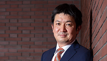 エイトレッド　代表取締役社長　岡本康広