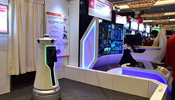 ロボットアニメのコックピット!?　OKIが開発する人手不足解決ツール