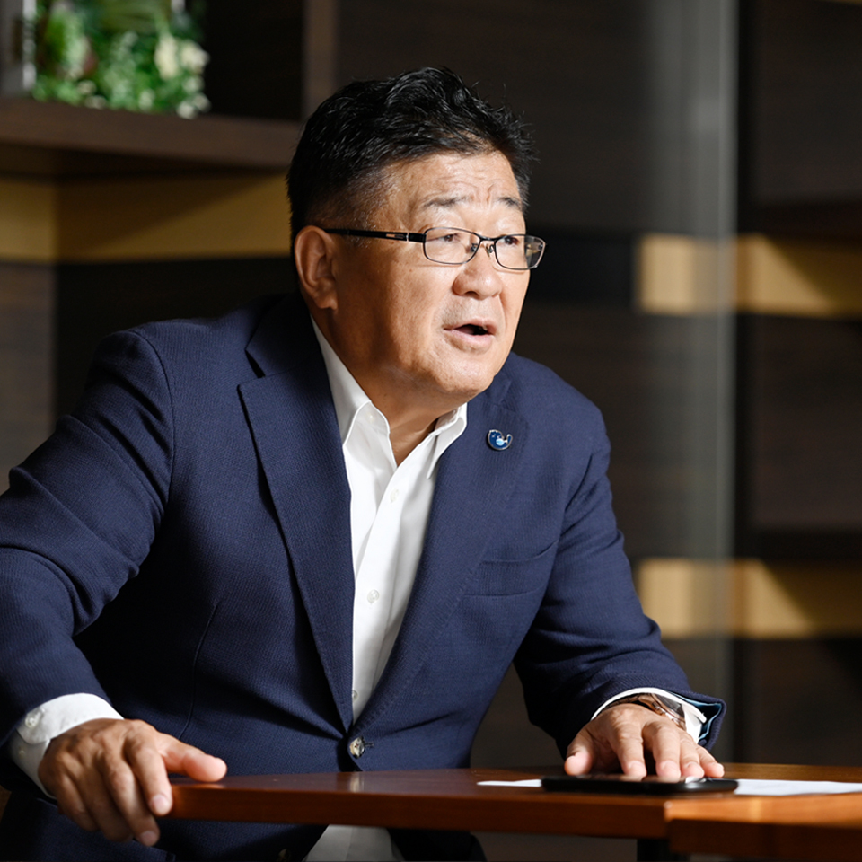 ラック　代表取締役社長　西本逸郎