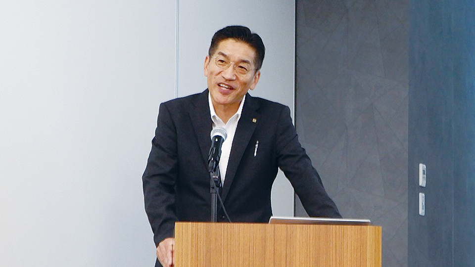京セラ、法人向け高耐久スマホの新製品 物流や建設などの業界への支援