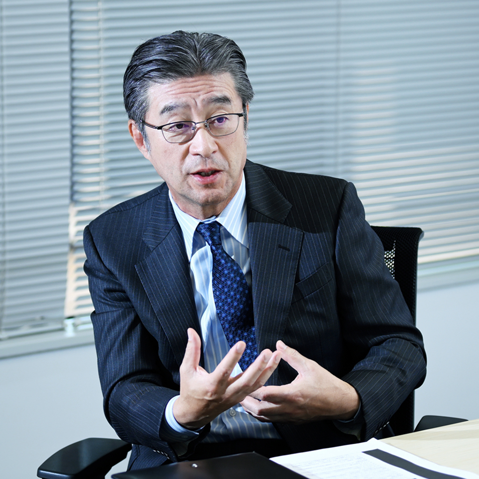 インテル　代表取締役社長　鈴木国正