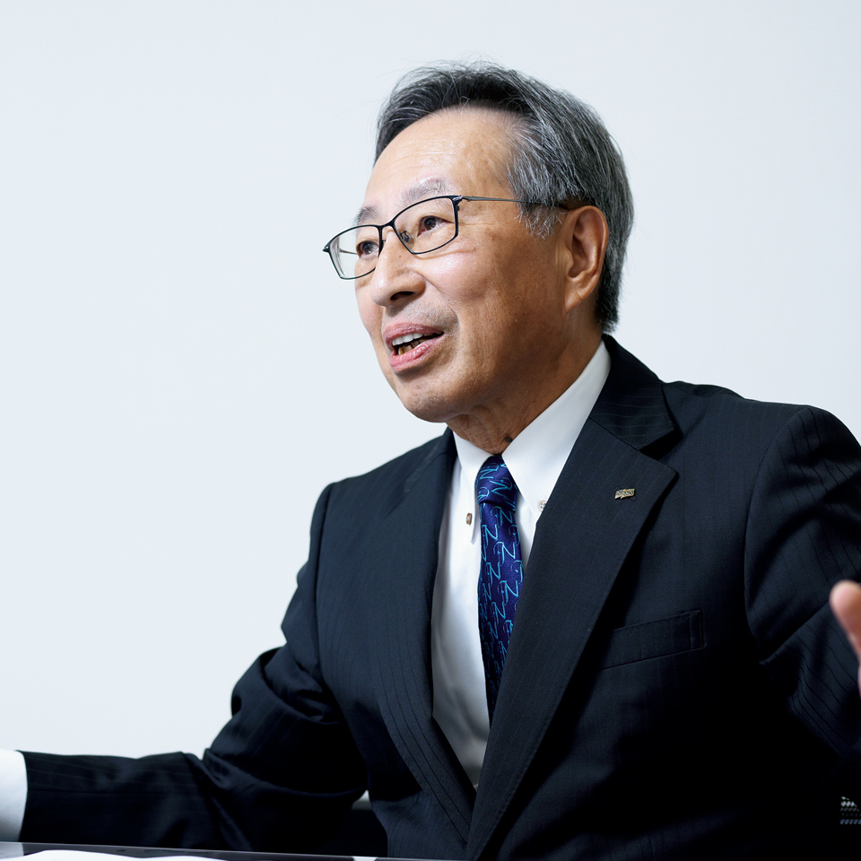 日興通信　代表取締役社長　鈴木範夫