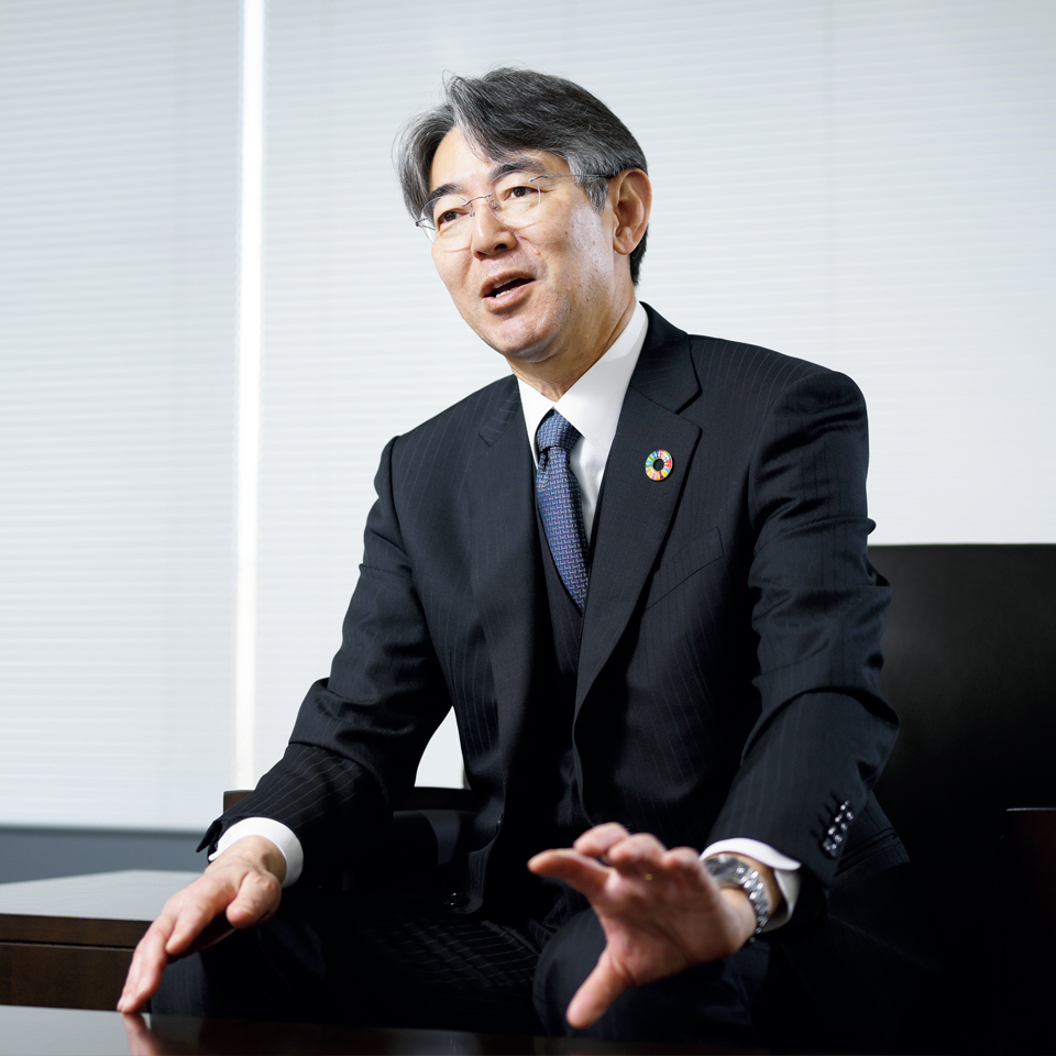 決済機能でGAFAに対抗」 LINE統合1年 ZHD社長の展望 | 毎日新聞