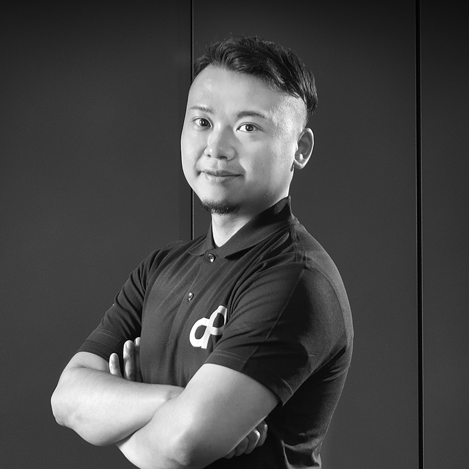 deex　代表取締役　牛丸順登