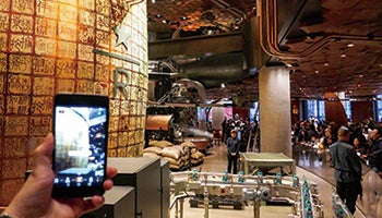 ＜駐在記者・真鍋武が体験したリアルな中国＞スタバの新店舗がAR導入